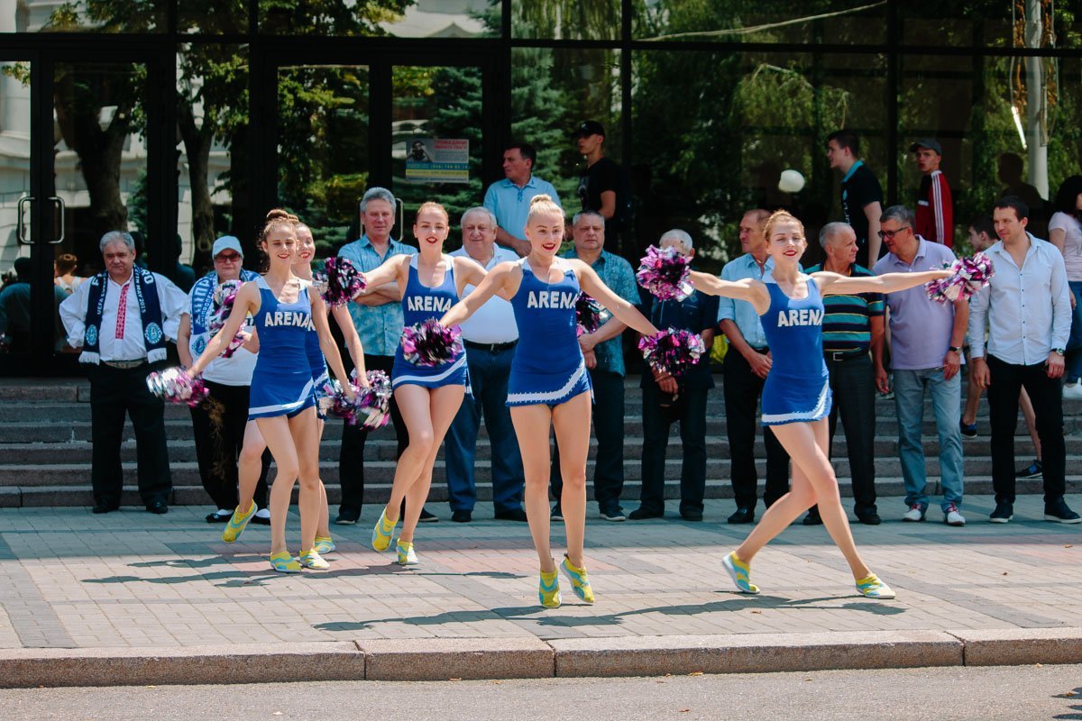 Мероприятие открылось выступлением чирлидеров