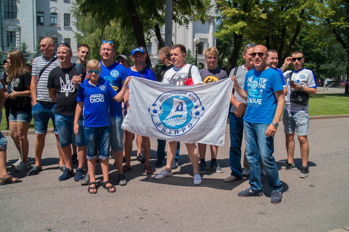 Поклонники клуба имели возможность вспомнить все фанатские кричалки