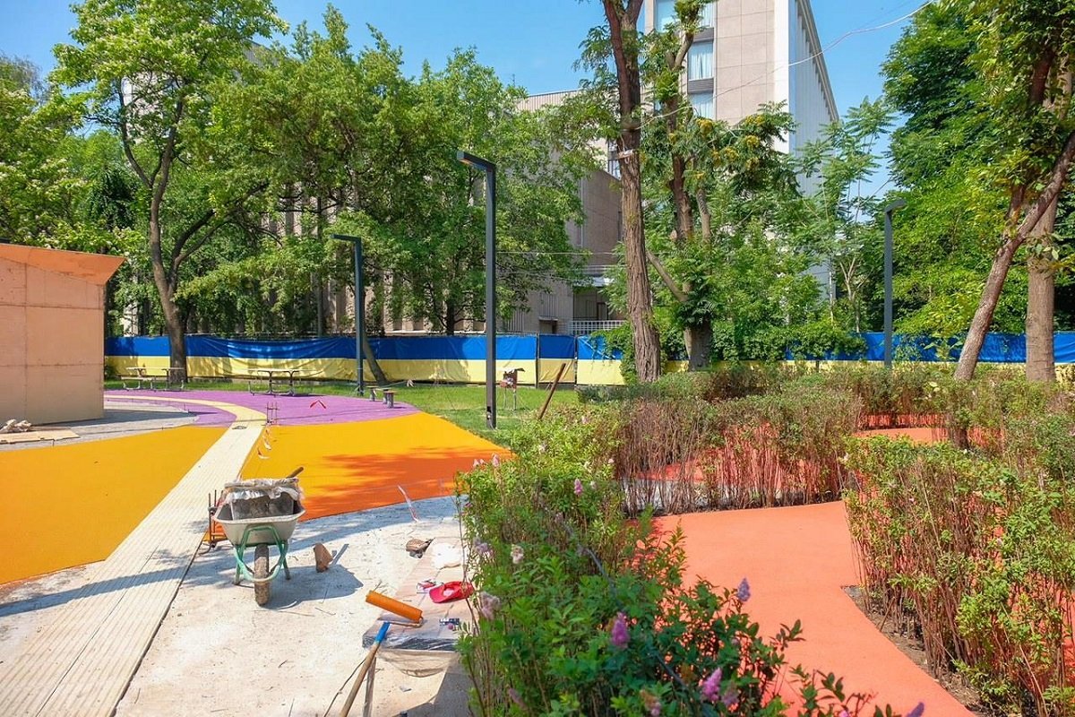 При строительстве парка ни одно дерево не пострадало При строительстве парка ни одно дерево не пострадало