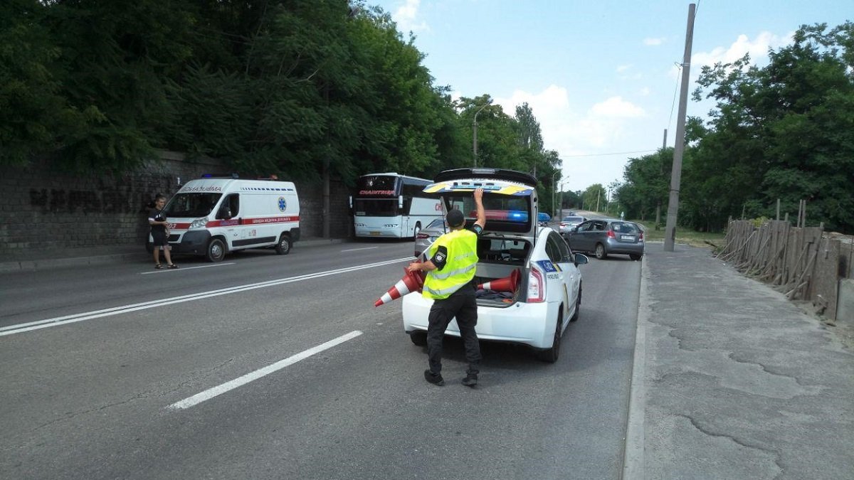 На месте работают сотрудники патрульной полиции
