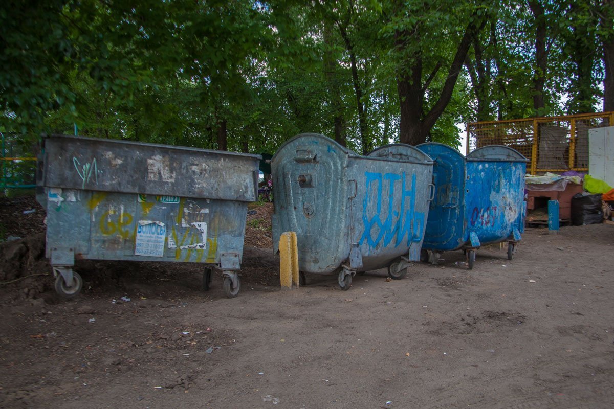 Баки стоят пустые Баки стоят пустые