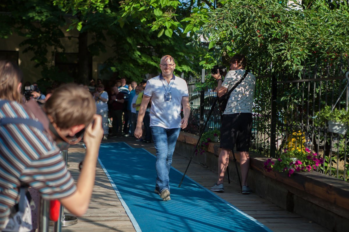 Среди них: Роман Скрыпин, Борислав Береза, Тата Бо, Зоя Казанжи, Роман Шрайк, Павел Казарин и многие другие Среди них: Роман Скрыпин, Борислав Береза, Тата Бо, Зоя Казанжи, Роман Шрайк, Павел Казарин и многие другие