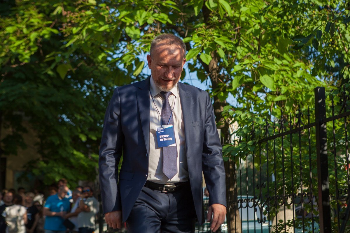 Под звук аплодисментов выходили лучшие блоггеры Под звук аплодисментов выходили лучшие блоггеры