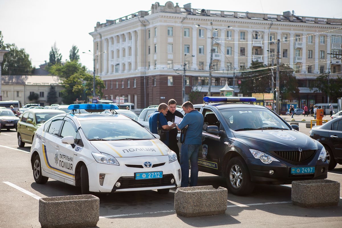 На место происшествия прибыл патруль полиции На место происшествия прибыл патруль полиции