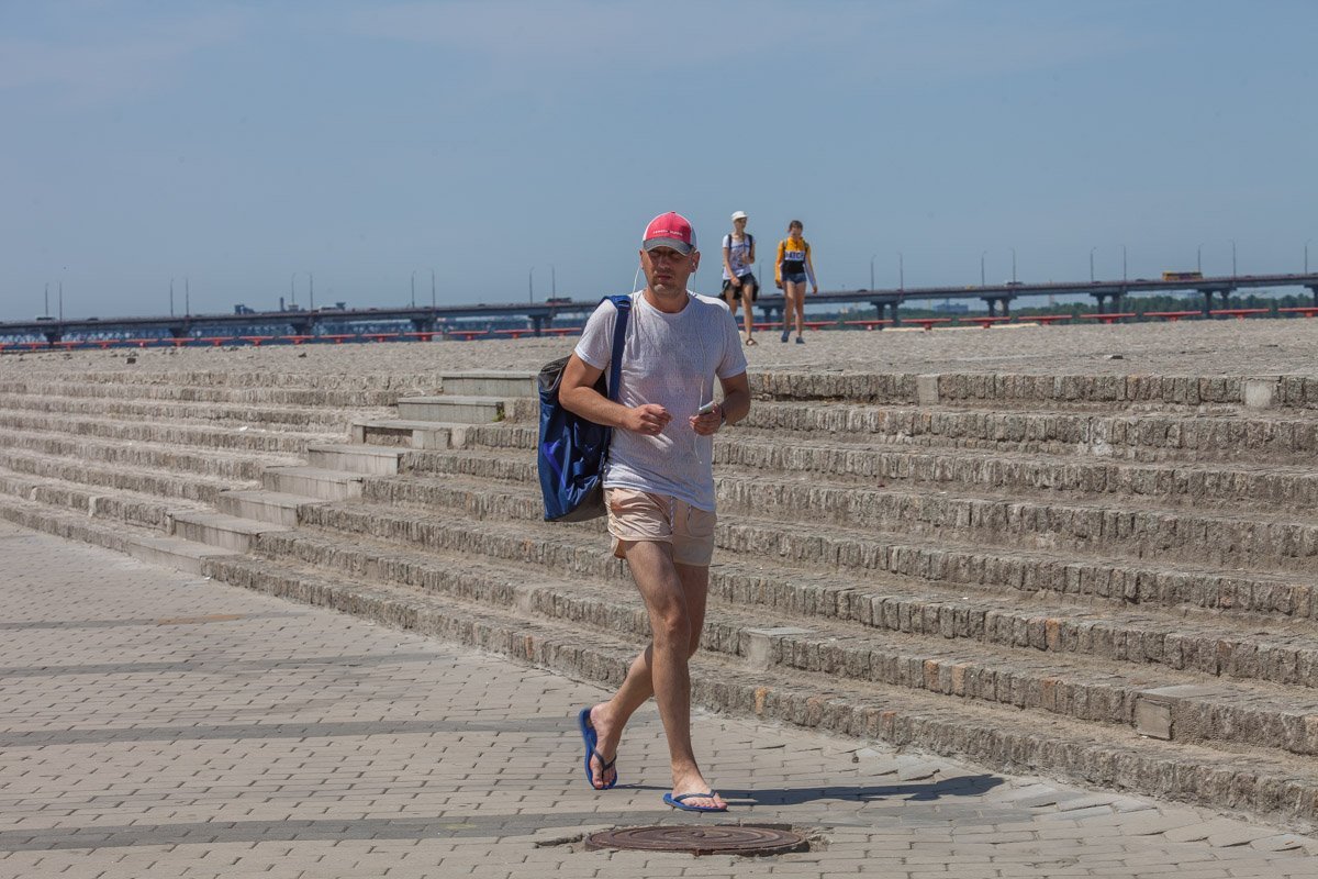 Хорошее настроение - это, когда в твоей походке прослеживается ритм танца