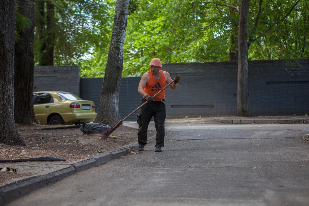 Толик, надень панамку! Ладно, мааам.