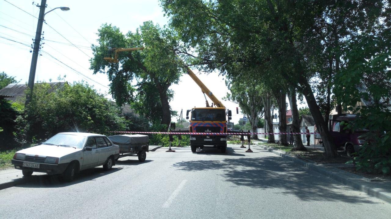 На участке перекрыли движение На участке перекрыли движение