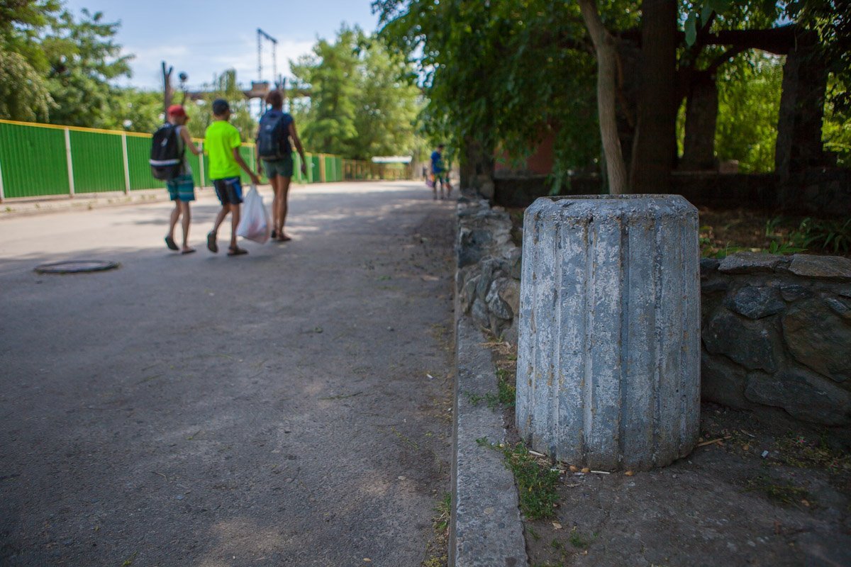 Даже если захочешь выбросить на пол - не сможешь, рядом всегда есть мусорный бак Даже если захочешь выбросить на пол - не сможешь, рядом всегда есть мусорный бак