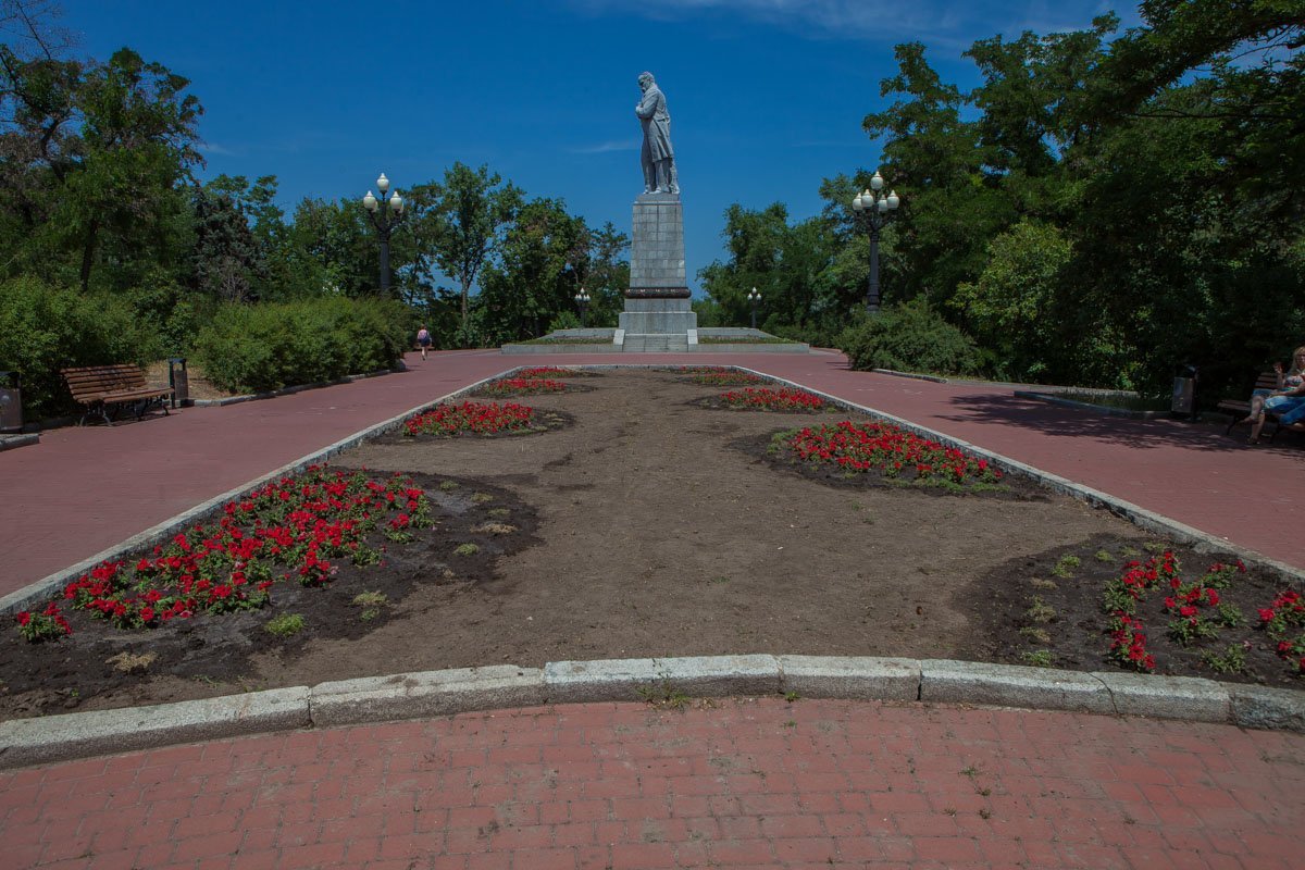 Если вам вдруг не хватило жары на пляже - отправляйтесь на площадь под самый солнцепек Если вам вдруг не хватило жары на пляже - отправляйтесь на площадь под самый солнцепек