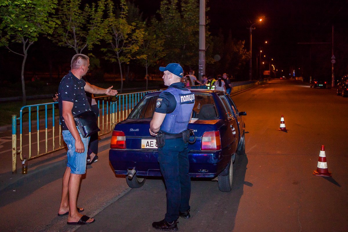 Мама девочки бросалась на водители и повредила авто Мама девочки бросалась на водители и повредила авто