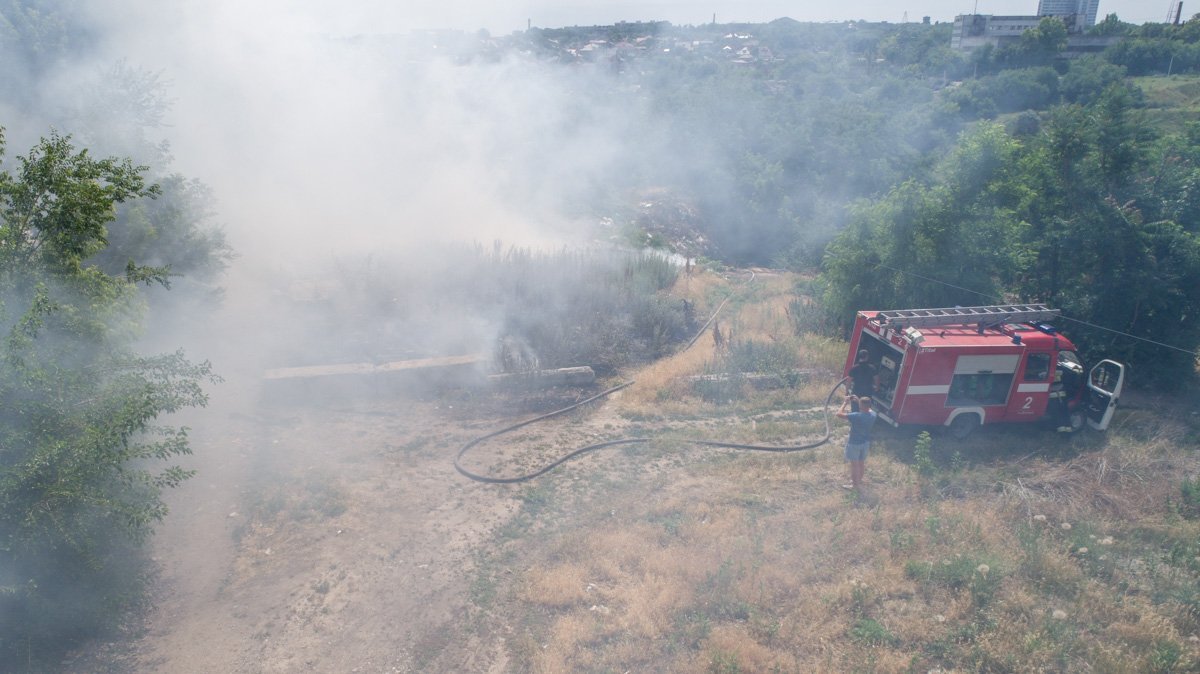 17 июня начался пожар на стихийной свалке 17 июня начался пожар на стихийной свалке