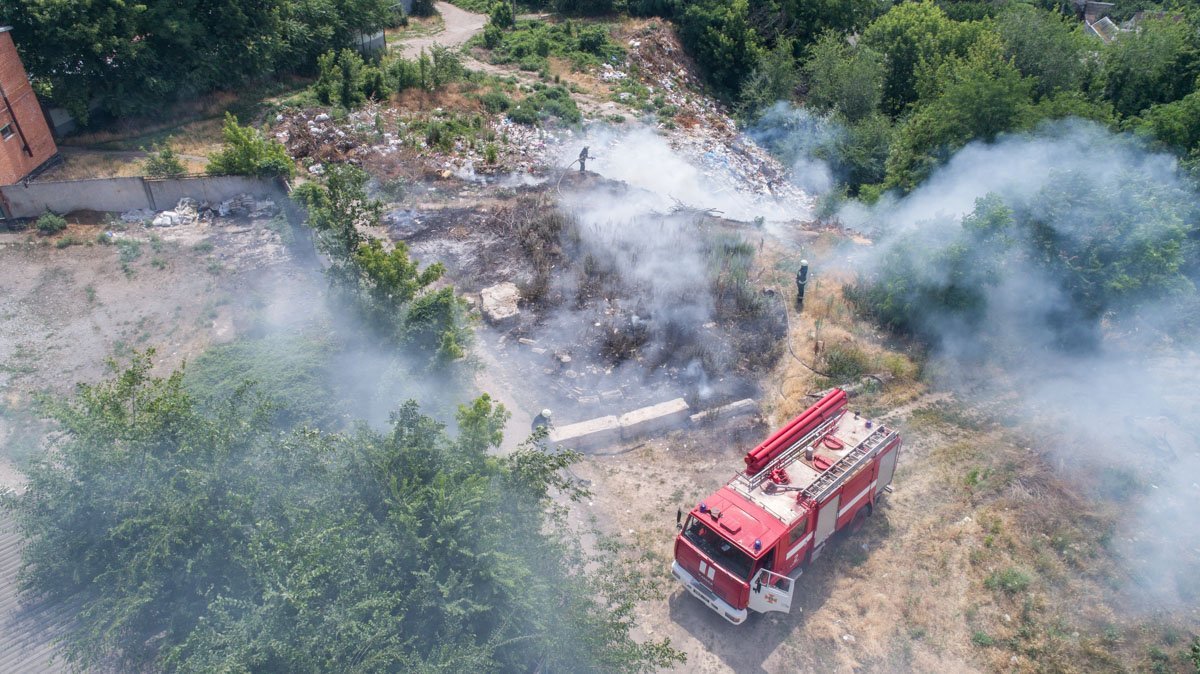 Белый дым буквально окутал всю улицу Белый дым буквально окутал всю улицу