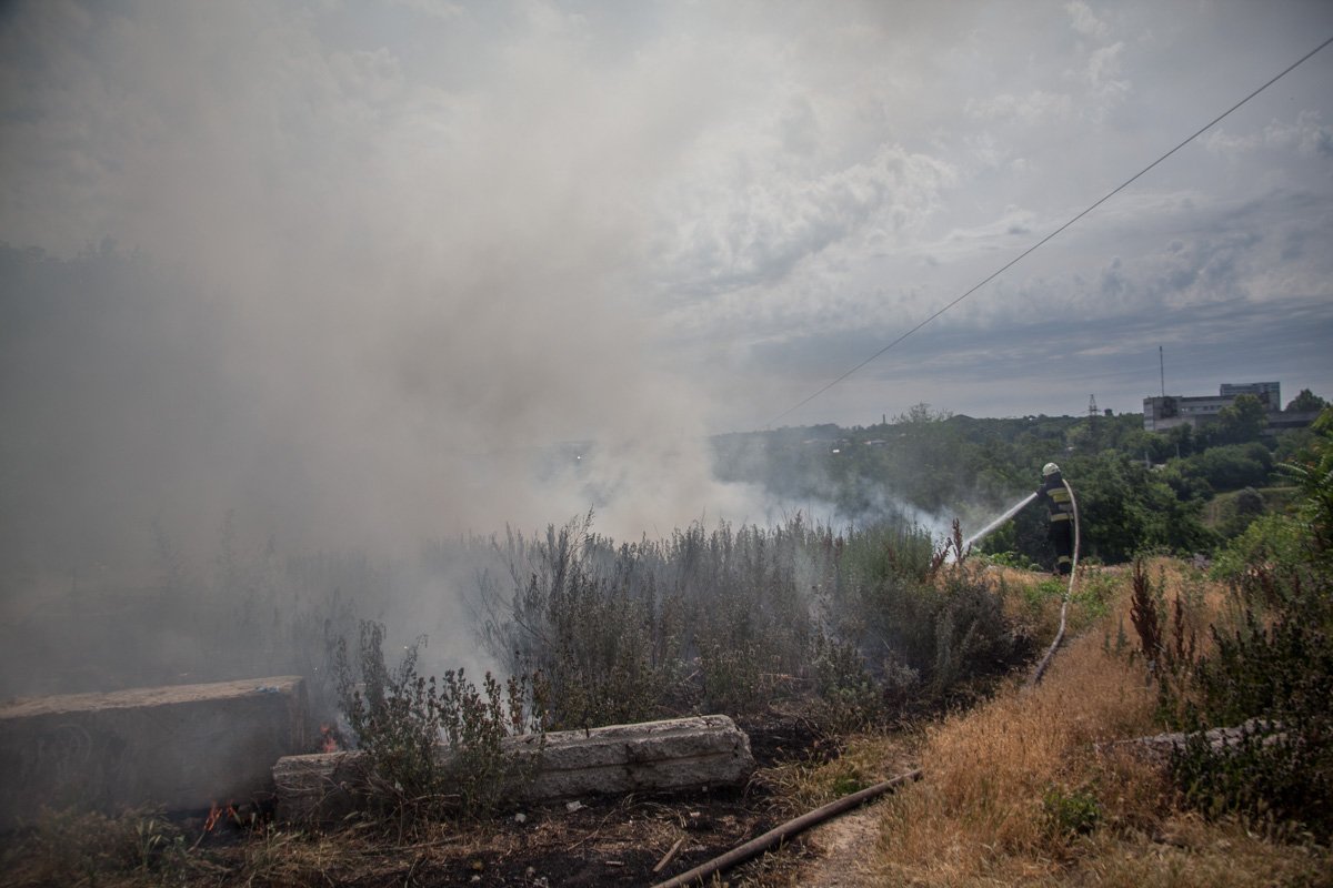 На ликвидацию пожара направили экипаж патрульной полиции и спасателей 2 пожрано-спасательной части ГСЧС На ликвидацию пожара направили экипаж патрульной полиции и спасателей 2 пожрано-спасательной части ГСЧС
