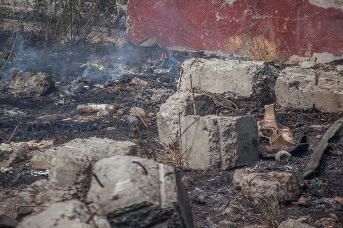 Местные жители говорят, что свалка горит с завидной регулярностью Местные жители говорят, что свалка горит с завидной регулярностью