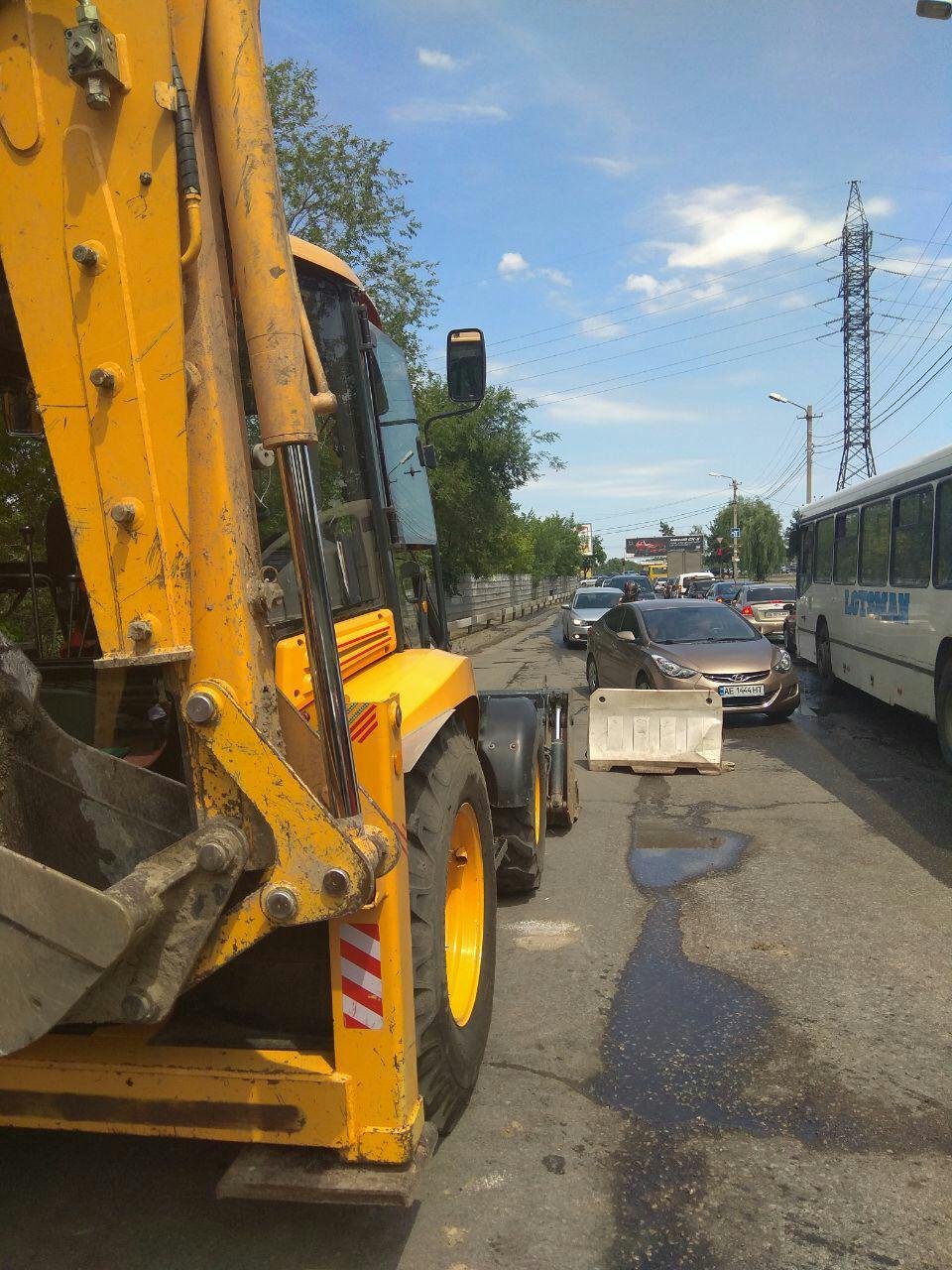 Порыв водопровода произошел приблизительно в 100 метрах от Набережной Заводской Порыв водопровода произошел приблизительно в 100 метрах от Набережной Заводской