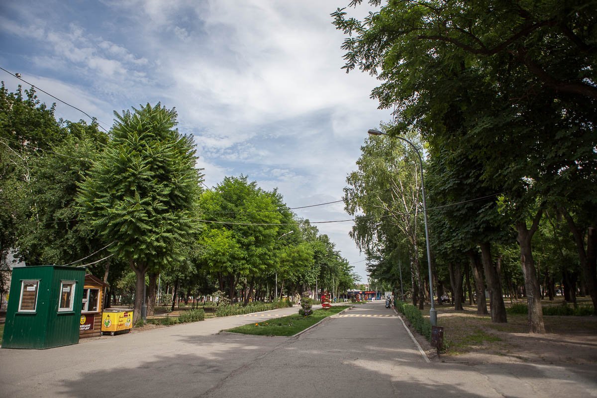 В парке достаточно чисто