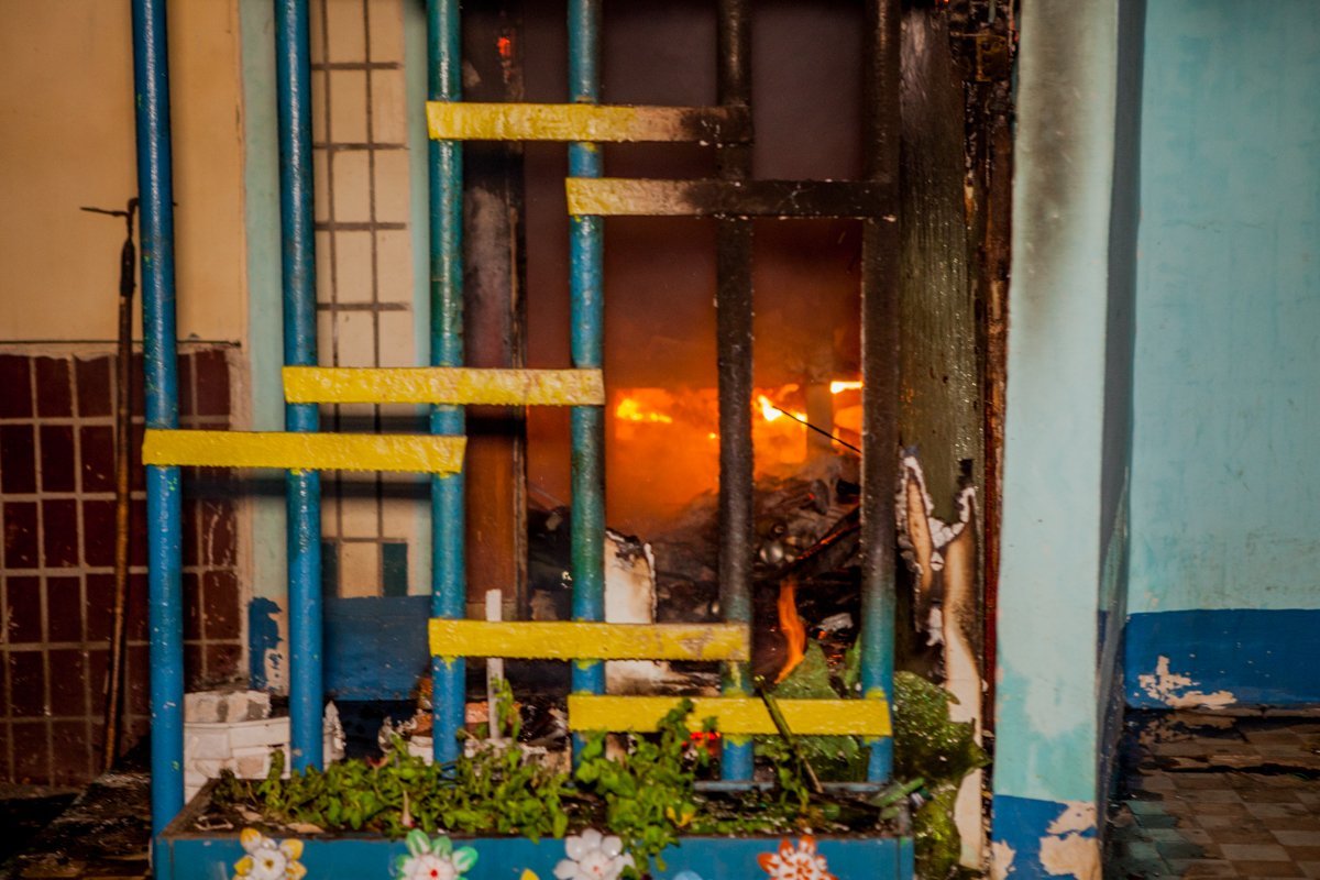 Возгорание случилось в мусороприемнике жилого дома