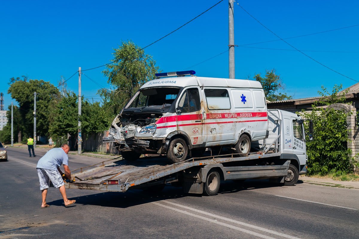 Эвакуировали автомобиль с места аварии лишь в 10 утра