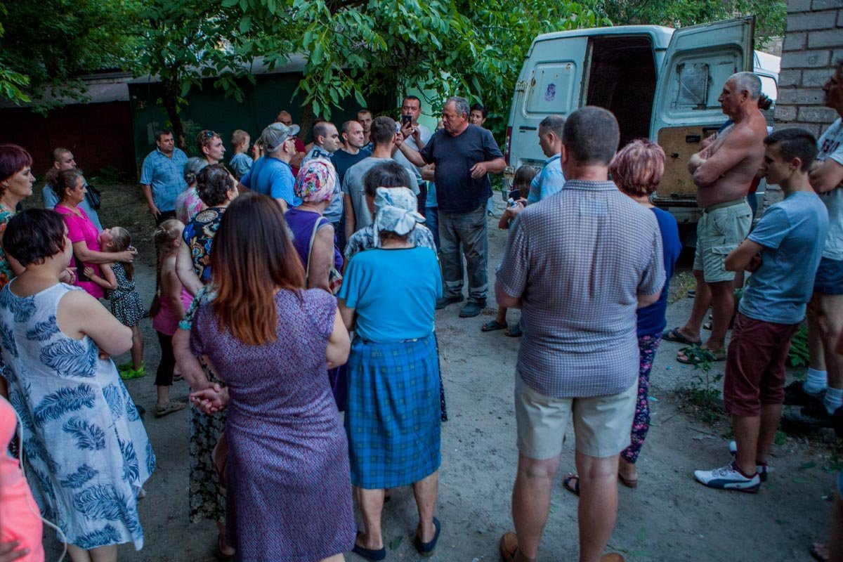 Автомобиль службы ДТЭК заблокировали