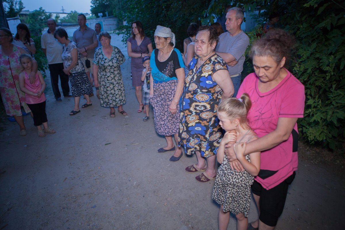 Жильцы дома угрожали перекрыть дорогу