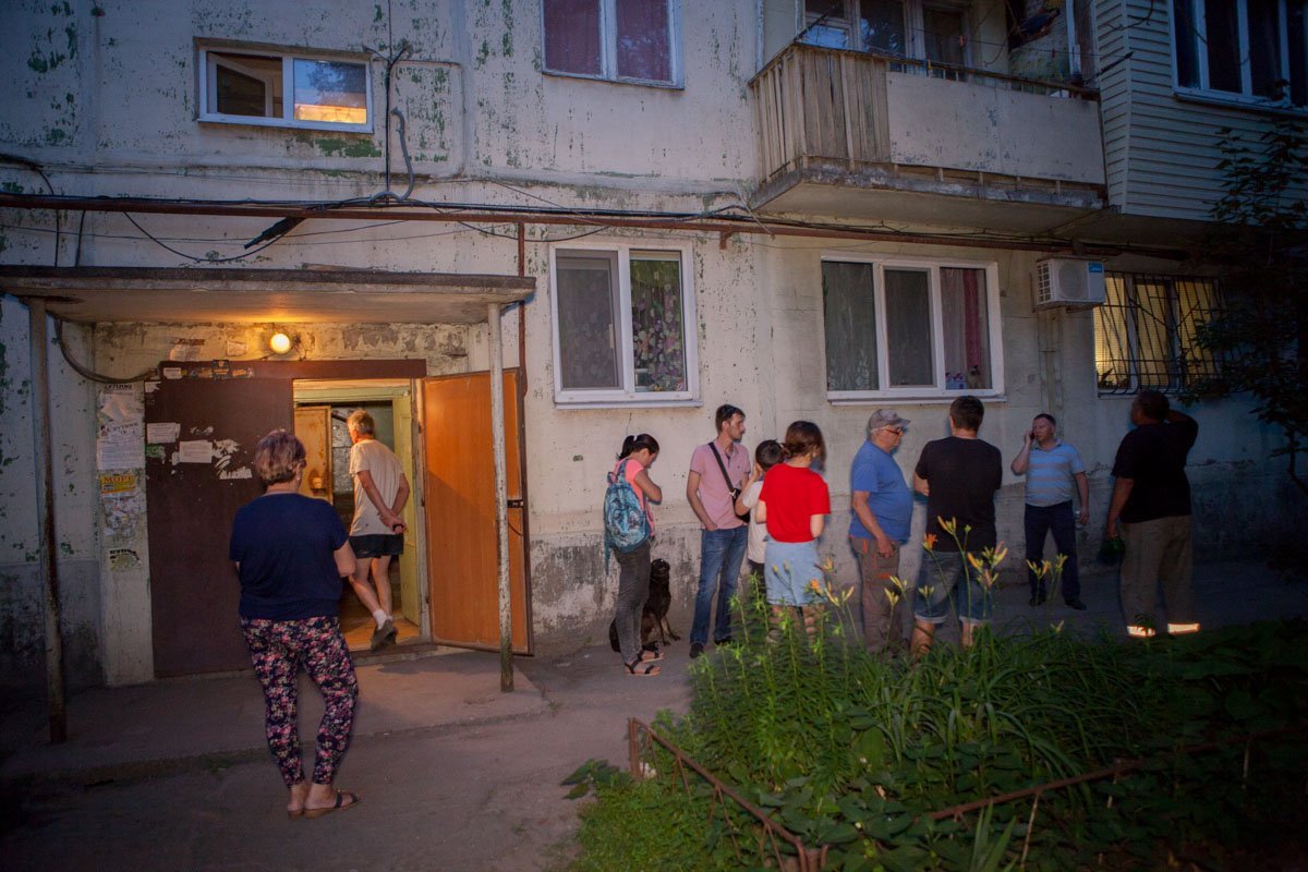 К 21:30 свет в доме появился