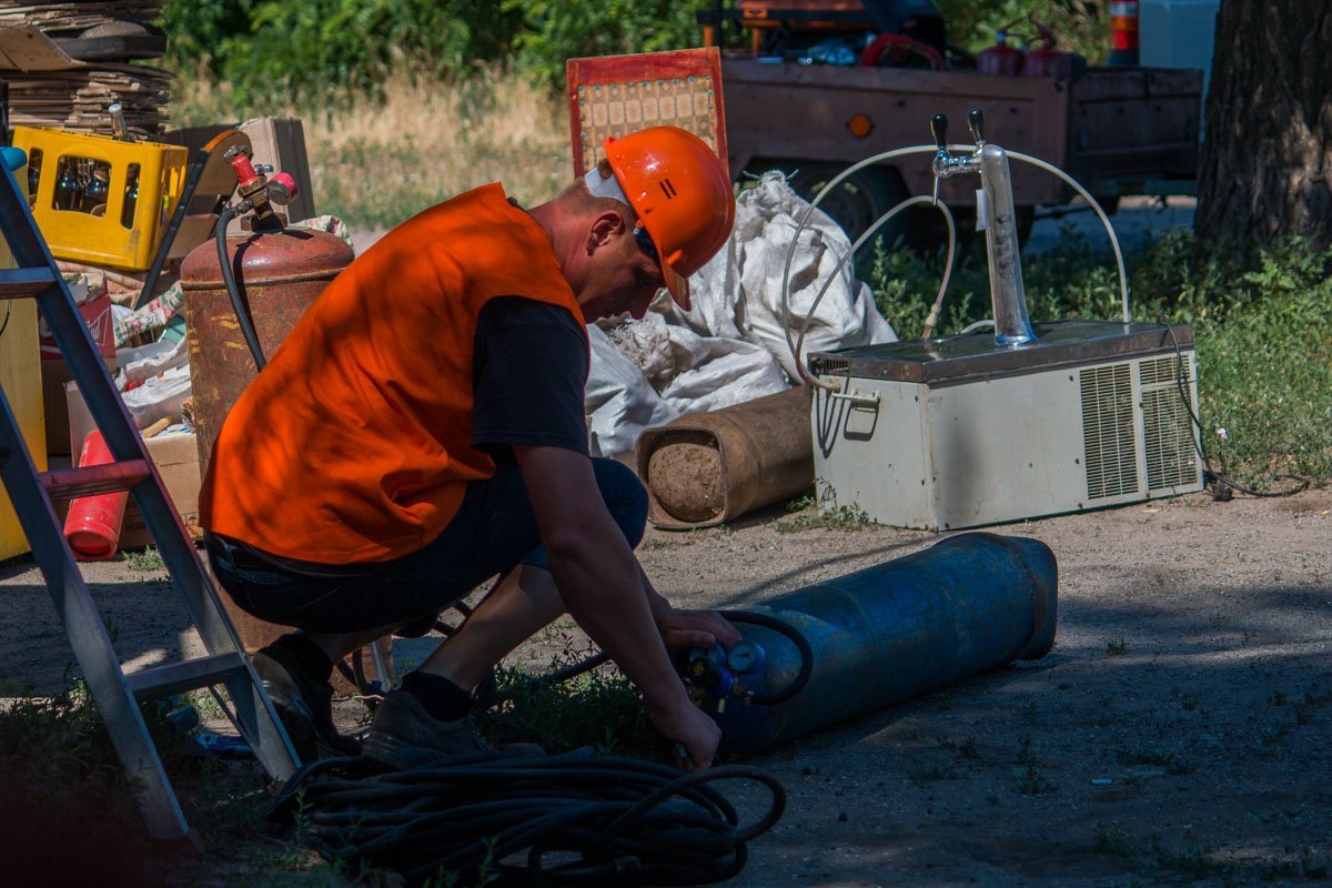Работали сварочным аппаратом