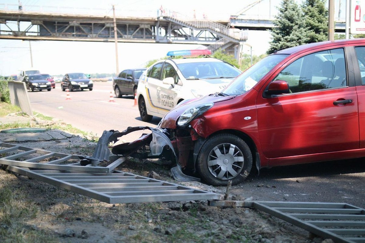 На месте работала патрульная полиция и скорая помощь На месте работала патрульная полиция и скорая помощь