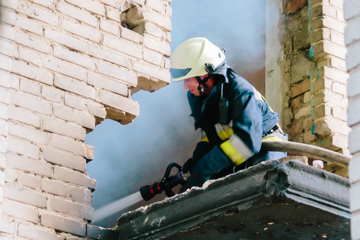 На тушении пожара работали 10 человек личного состава