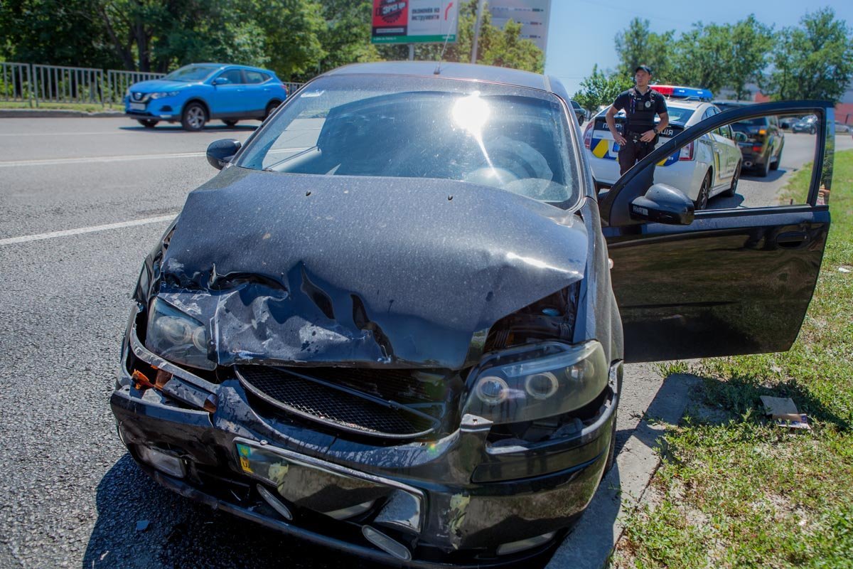 На улице Космической произошла авария с участием автомобилей Chevrolet и Daewoo На улице Космической произошла авария с участием автомобилей Chevrolet и Daewoo