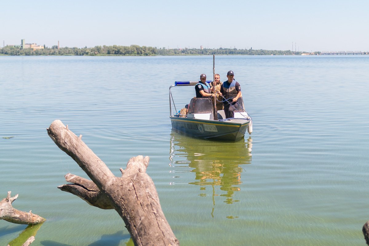 На место вызвали сотрудника рыбоохраны