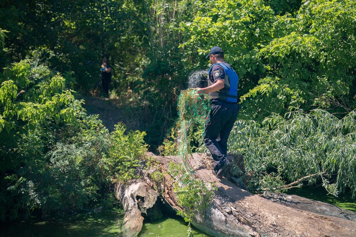 Сеть патрульные убрали из воды...