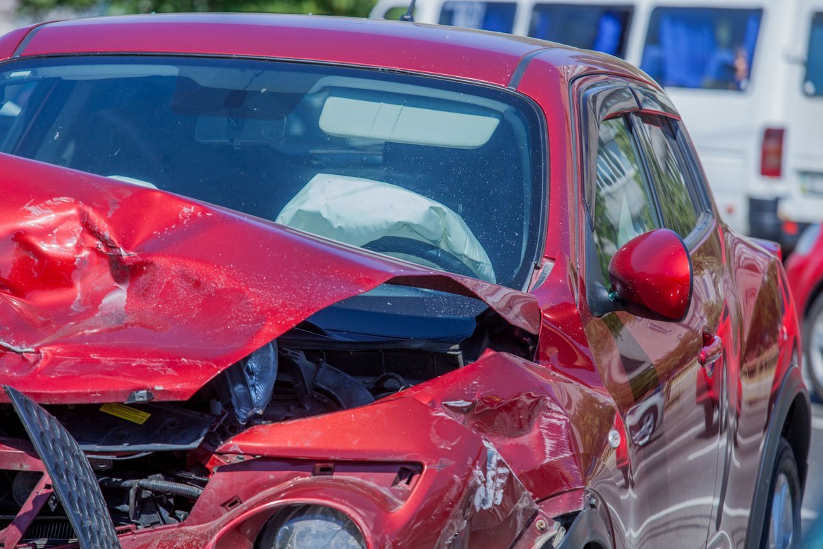 Женщина за рулем Nissan получила травму ноги Женщина за рулем Nissan получила травму ноги