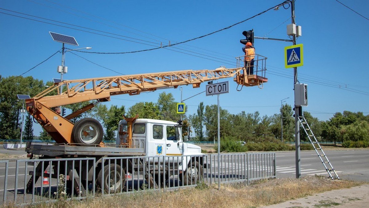 На улице Набережной Заводской, 53, установили новый светофорный объект На улице Набережной Заводской, 53, установили новый светофорный объект