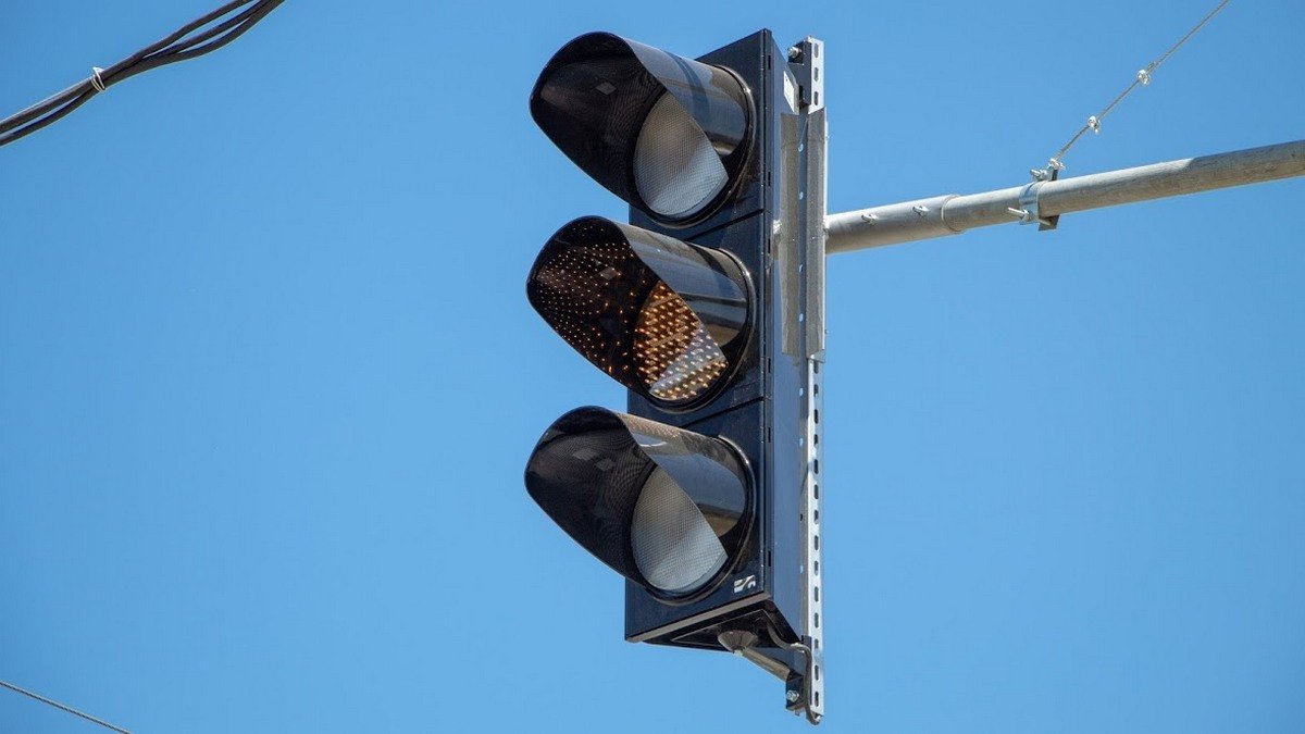 Это первый светофорный объект из пяти, которые планируют установить в этом году Это первый светофорный объект из пяти, которые планируют установить в этом году
