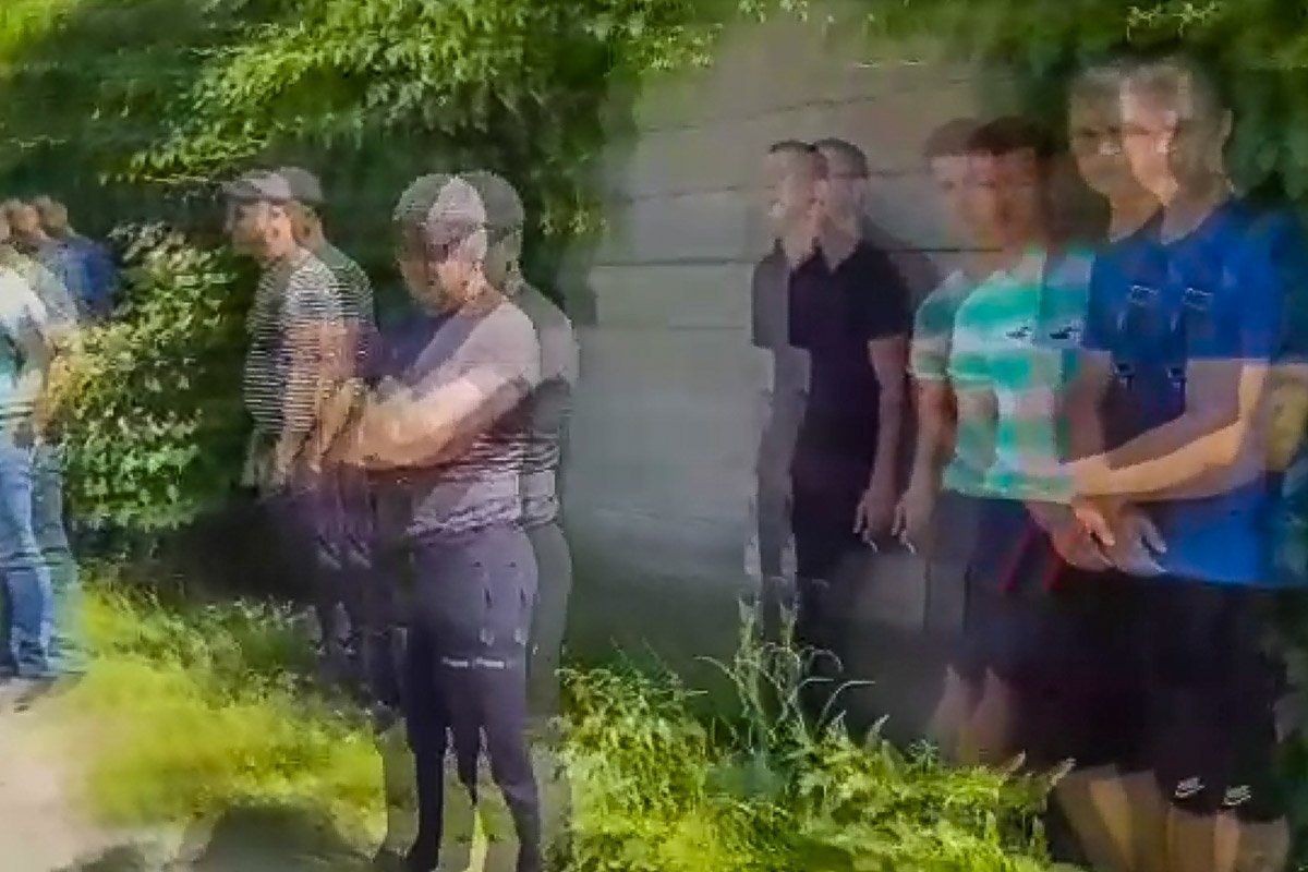 Неизвестные вынесли из дома личные вещи владельцев Неизвестные вынесли из дома личные вещи владельцев