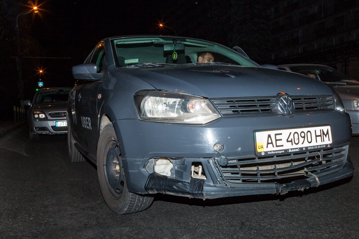 Yа Сичеславской Набережной произошел конфликт между водителем такси Uber и пассажирами Yа Сичеславской Набережной произошел конфликт между водителем такси Uber и пассажирами