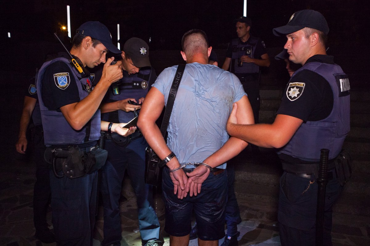 Патрульным удалось вытащить беглеца на берег Патрульным удалось вытащить беглеца на берег