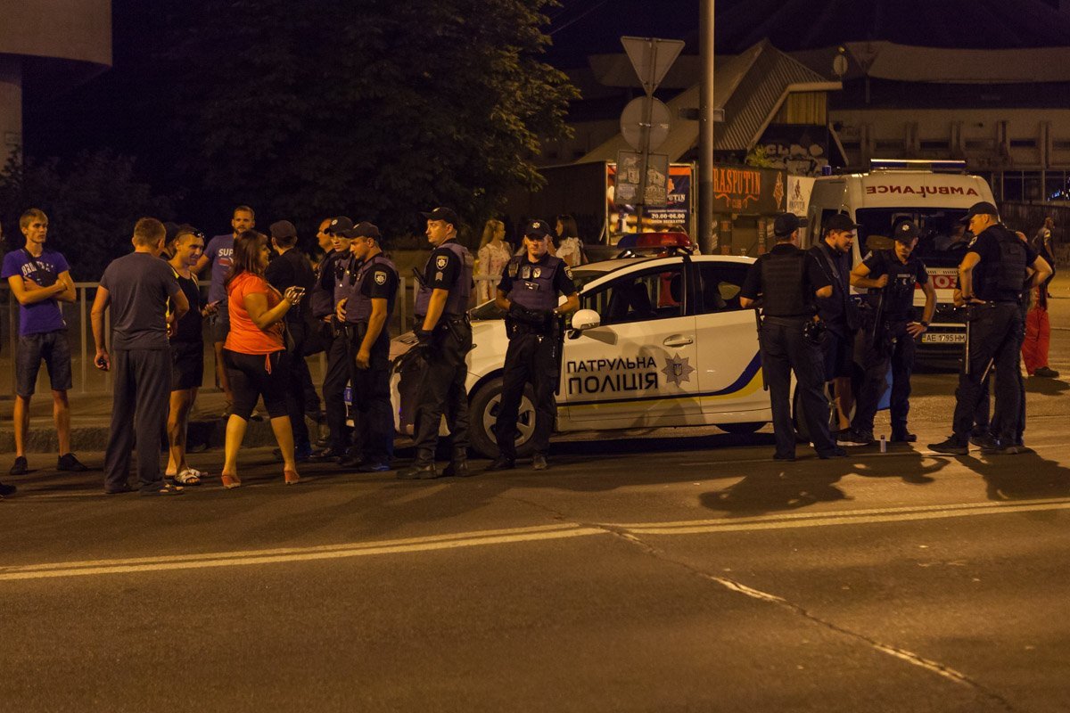 На место происшествия вызвали следственно-оперативную группу На место происшествия вызвали следственно-оперативную группу