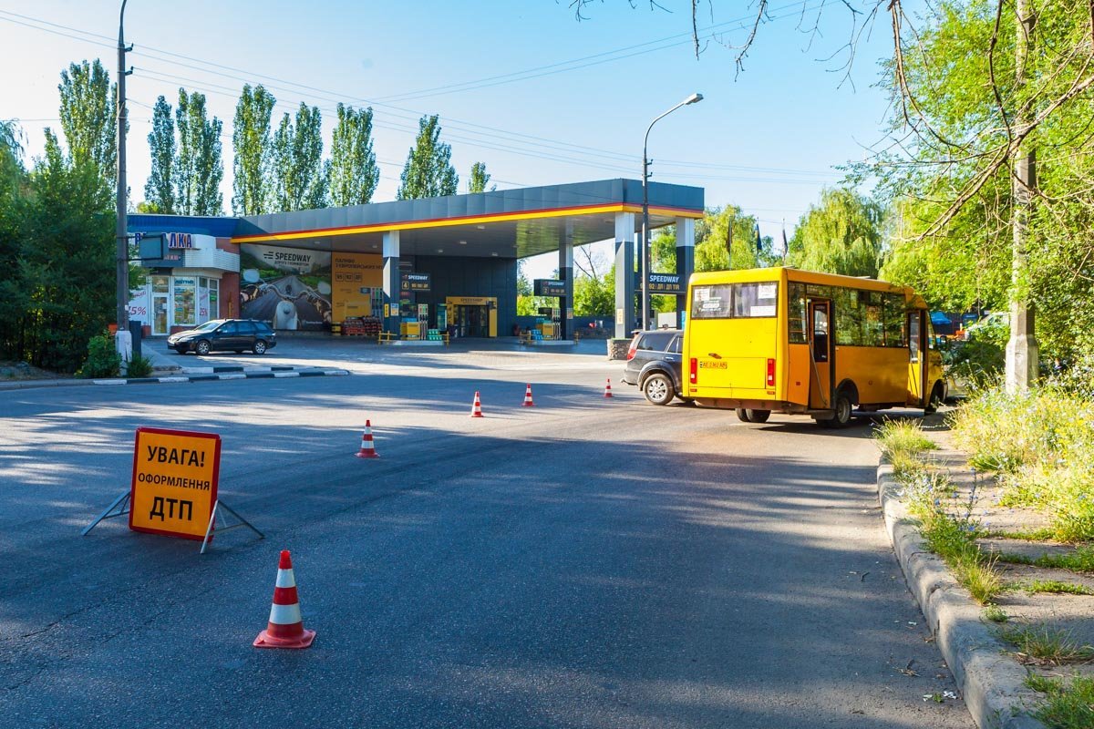 Автомобиль Hover, в салоне которого не было водителя, столкнулся с маршруткой № 36 Автомобиль Hover, в салоне которого не было водителя, столкнулся с маршруткой № 36