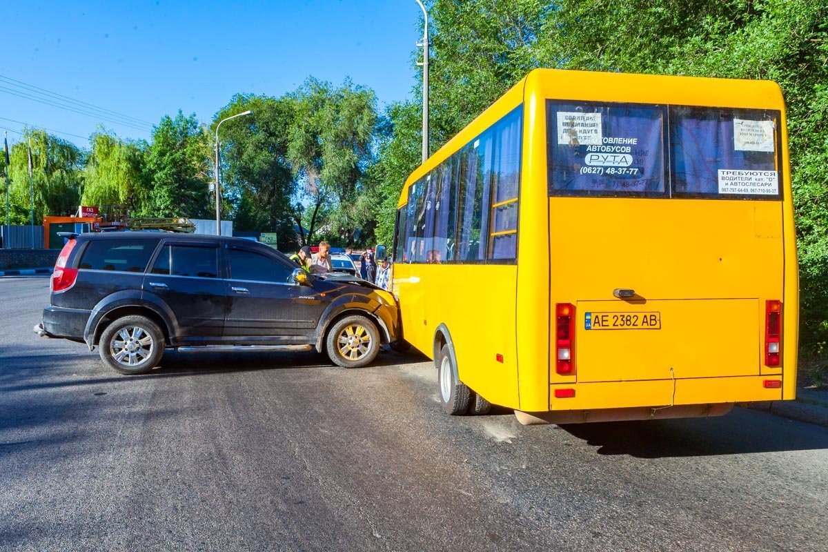 В салоне маршрутного такси находились пассажиры В салоне маршрутного такси находились пассажиры