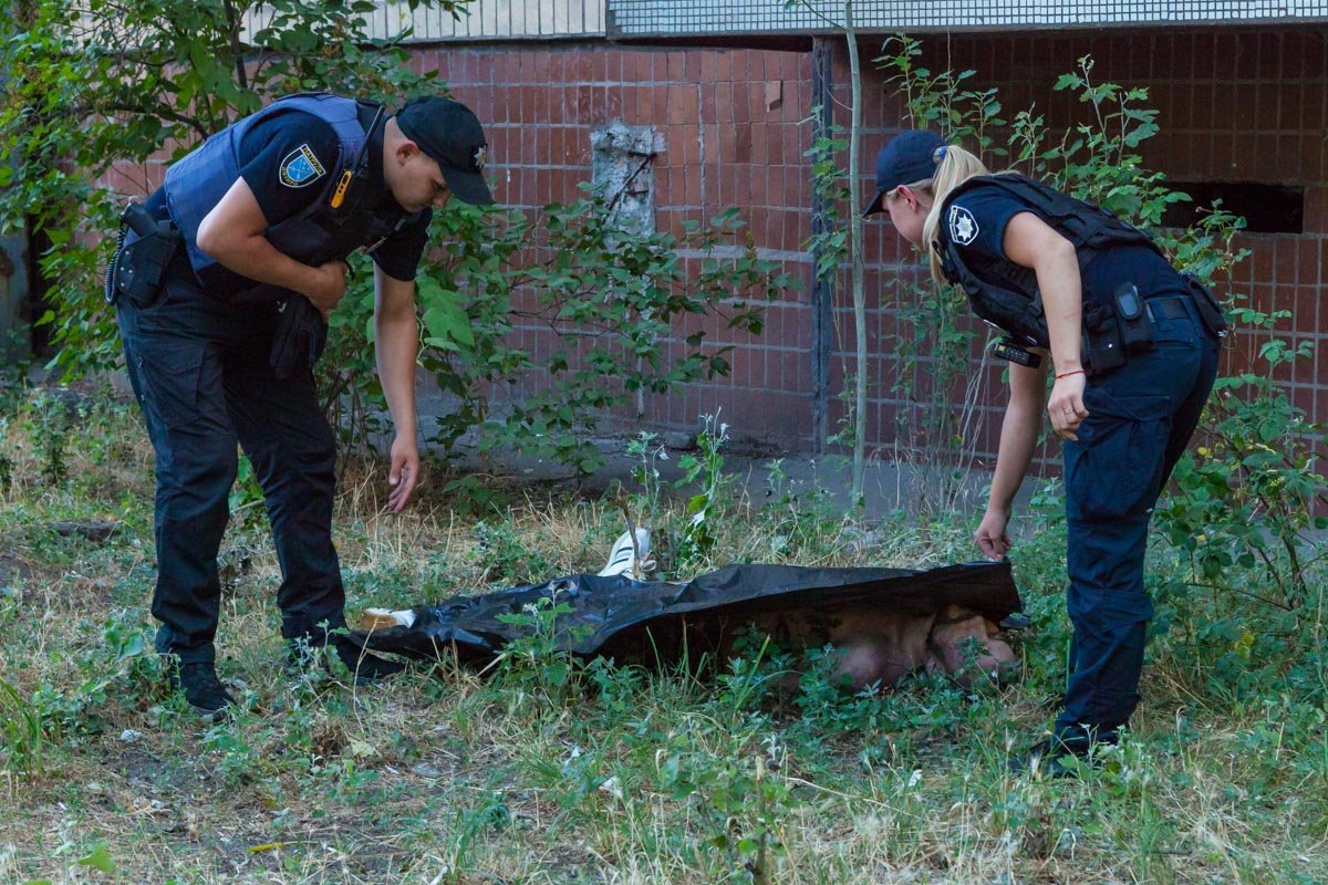 На место происшествия прибыла следственно-оперативная группа