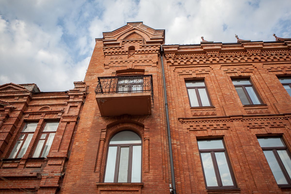 Во второй половине 1900-х здесь действовали «Юго-русский фабрика мраморных изделий», а также шорная и экипажная торговля братьев Пекелис Во второй половине 1900-х здесь действовали «Юго-русский фабрика мраморных изделий», а также шорная и экипажная торговля братьев Пекелис