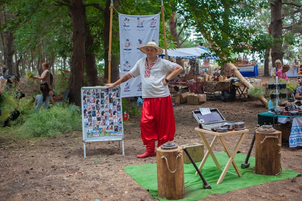 Можно было купить сувениры