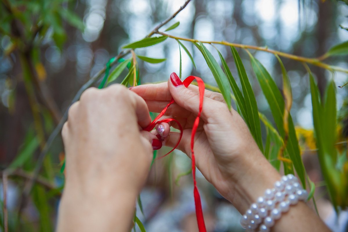 Распрощаться с несчастьями было очень много