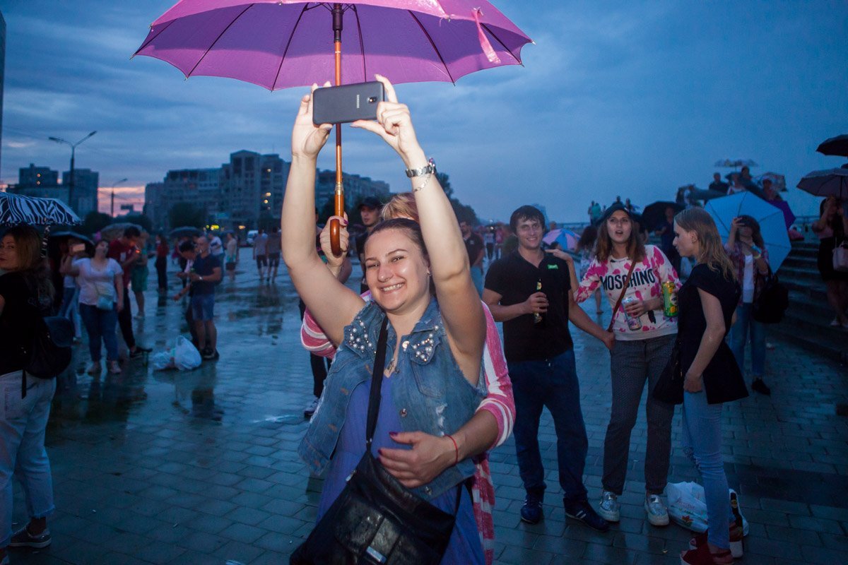 Радость и улыбки на лицах