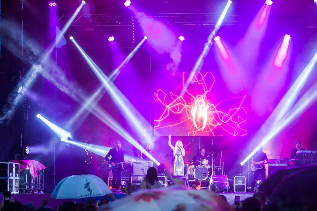 Певицу просили спеть на бис