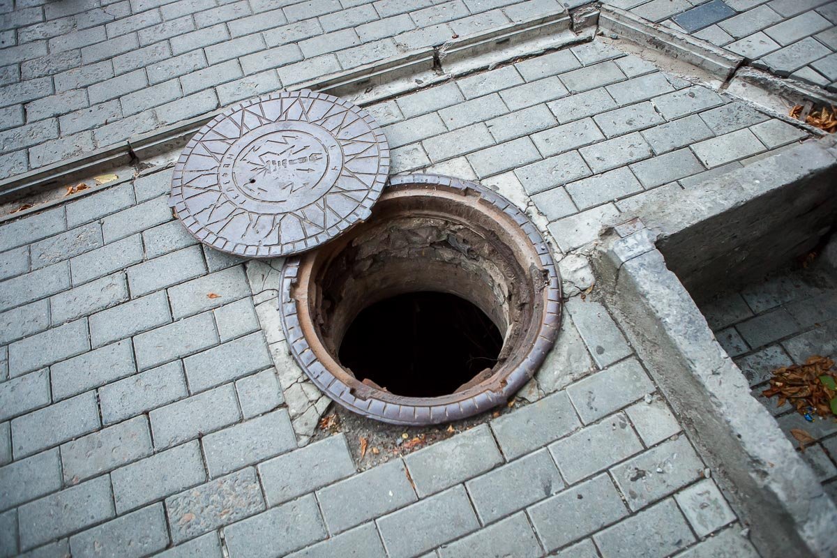 Подозреваемые вырезали кабеля прямо возле проезжей части проспекта Подозреваемые вырезали кабеля прямо возле проезжей части проспекта