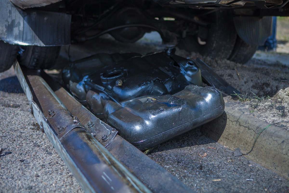 У маршрутки отпал бензобак