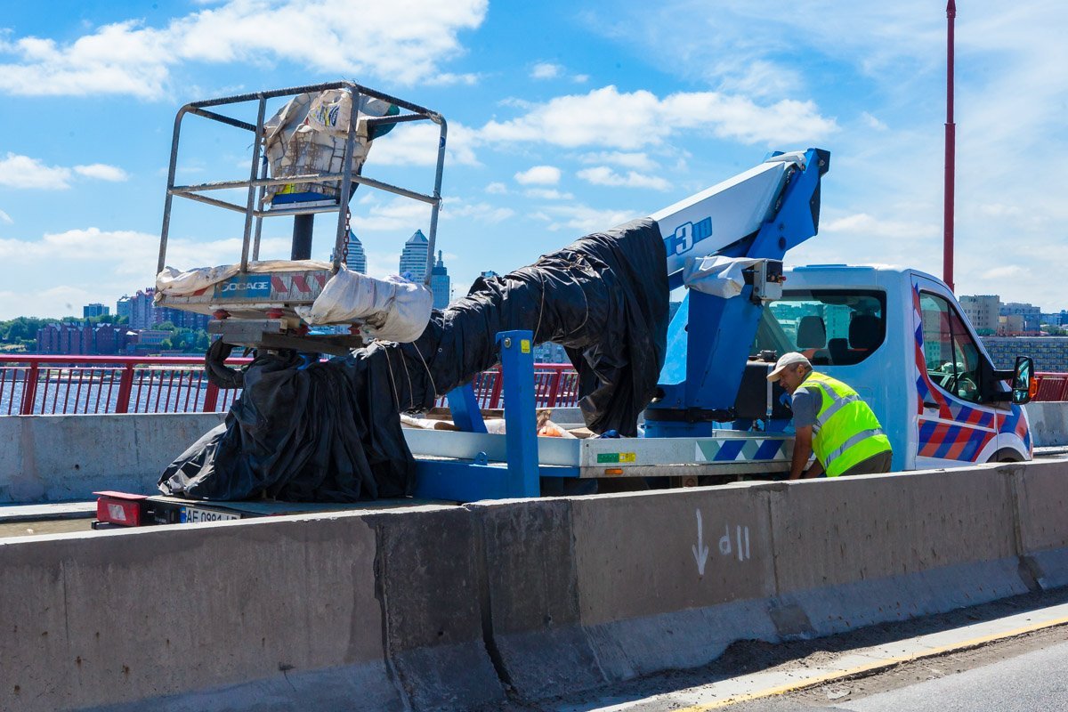 Для работ понадобилось несколько вышек Для работ понадобилось несколько вышек