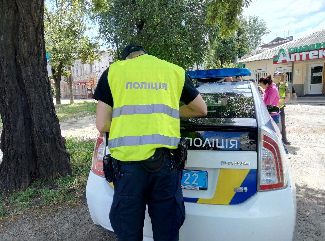 На месте работают сотрудники патрульной полиции